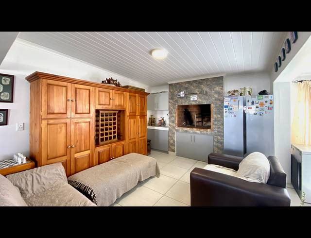 4 BEDROOM HOUSE FOR SALE IN DWARSKERSBOS